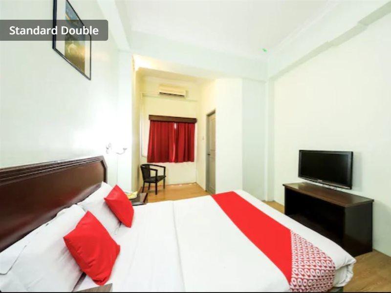 Grand Supreme Hotel Kuching Exterior foto